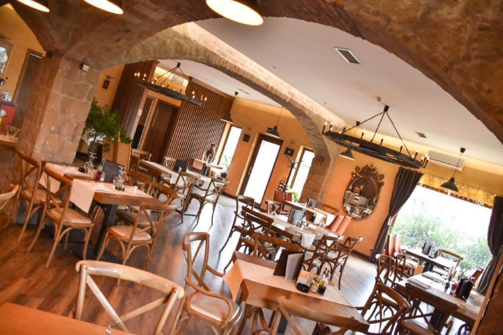 Garni Hotel Chicha - Winery Skrbic Belgrade Extérieur photo