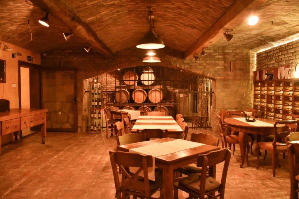 Garni Hotel Chicha - Winery Skrbic Belgrade Extérieur photo