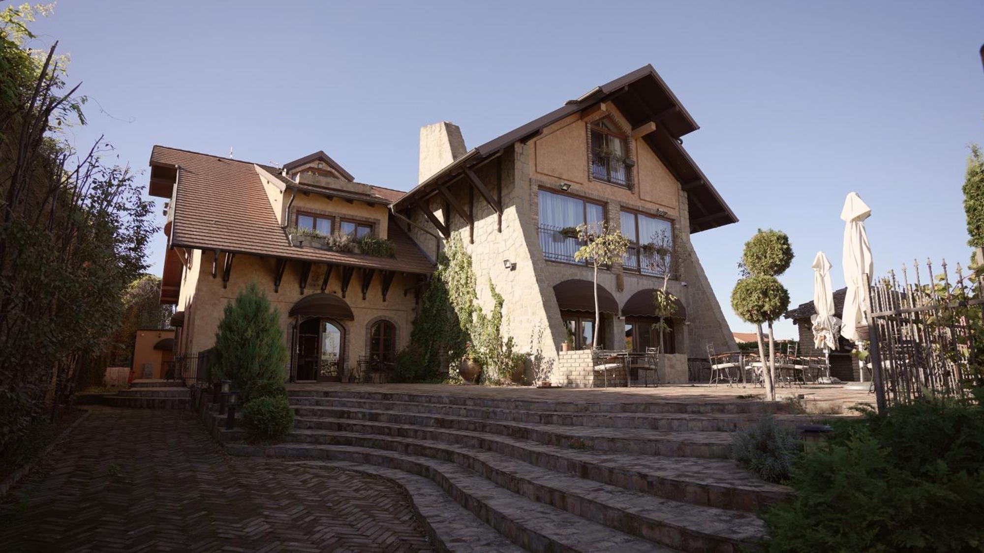 Garni Hotel Chicha - Winery Skrbic Belgrade Extérieur photo
