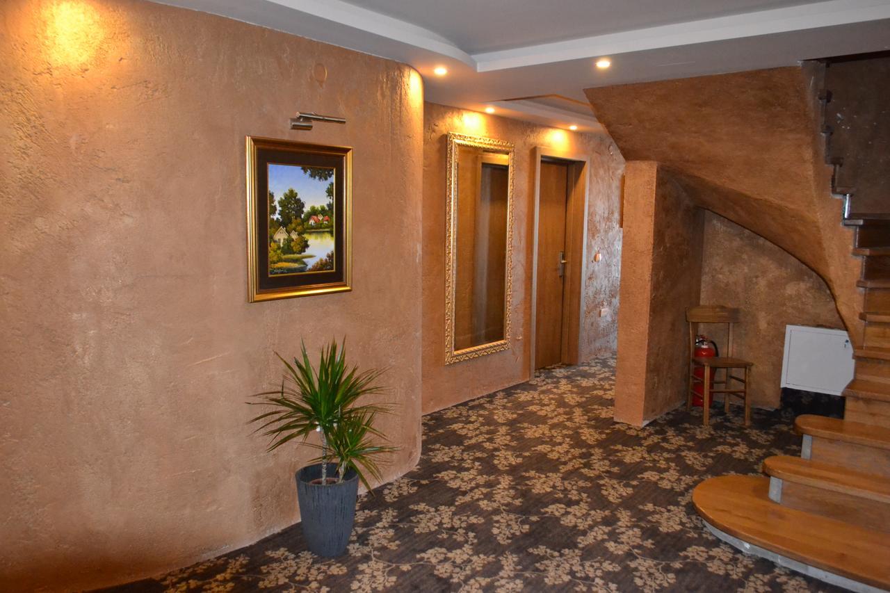 Garni Hotel Chicha - Winery Skrbic Belgrade Extérieur photo