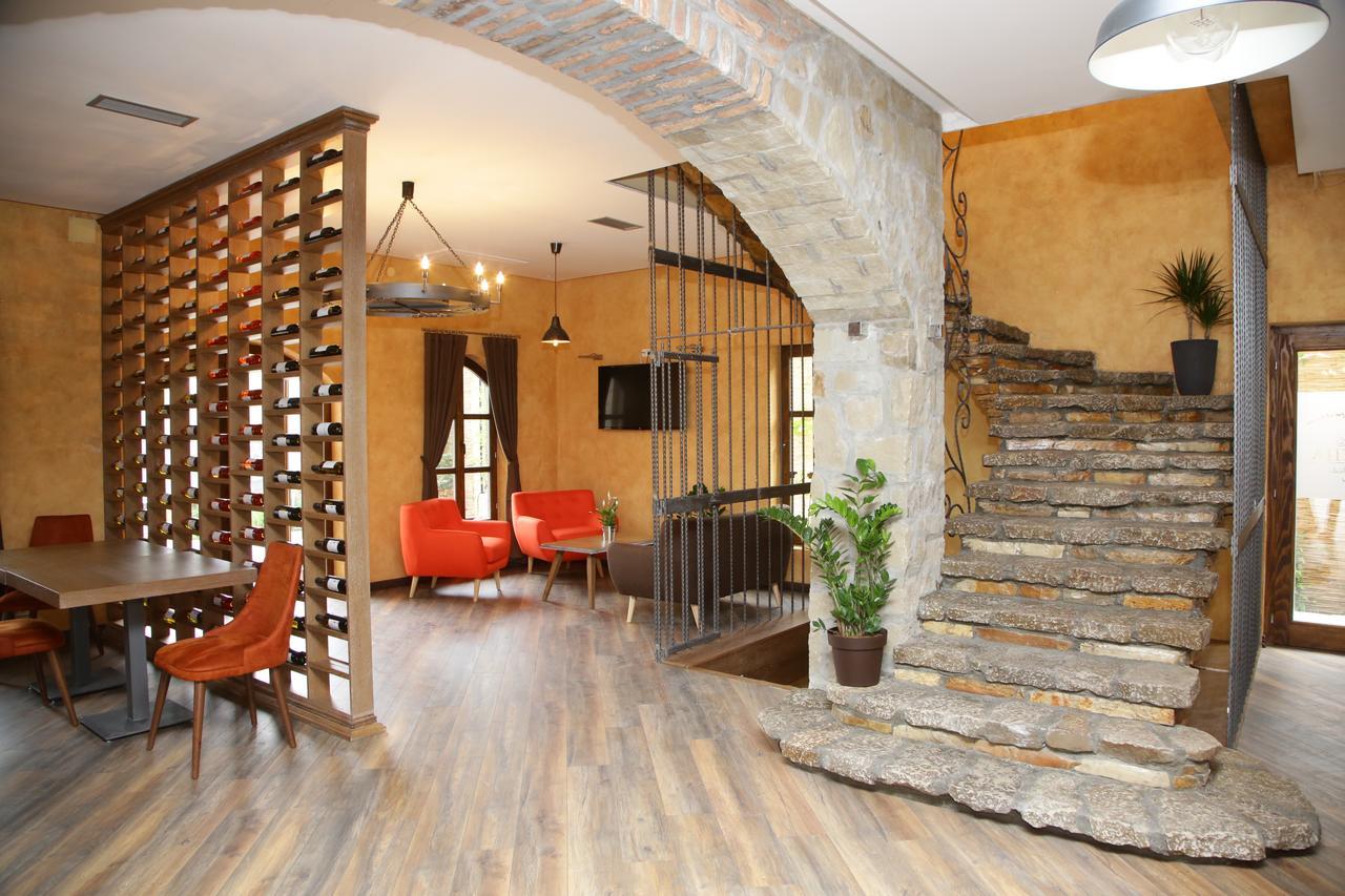 Garni Hotel Chicha - Winery Skrbic Belgrade Extérieur photo